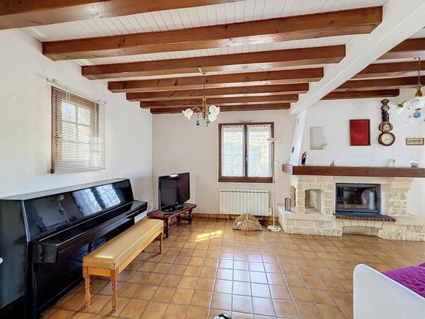 Grande maison T5 avec piscine idéalement située