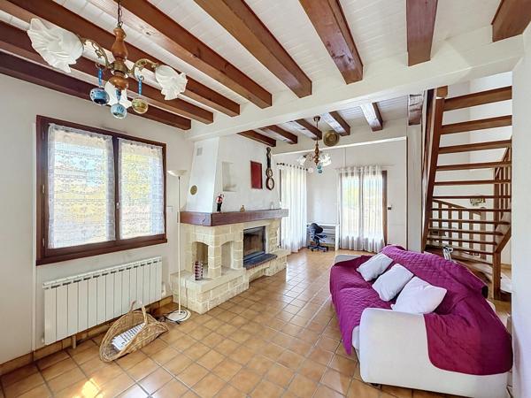 Grande maison T5 avec piscine idéalement située