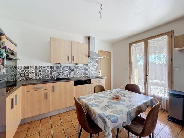 Grande maison T5 avec piscine idéalement située