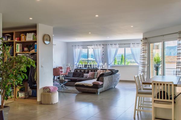 Villa contemporaine avec vue panoramique