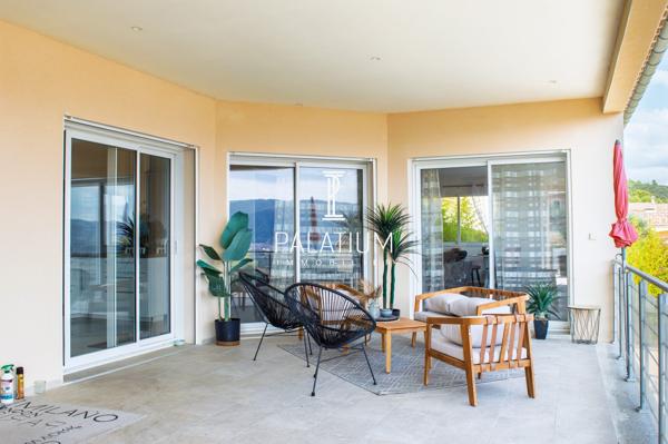 Villa contemporaine avec vue panoramique