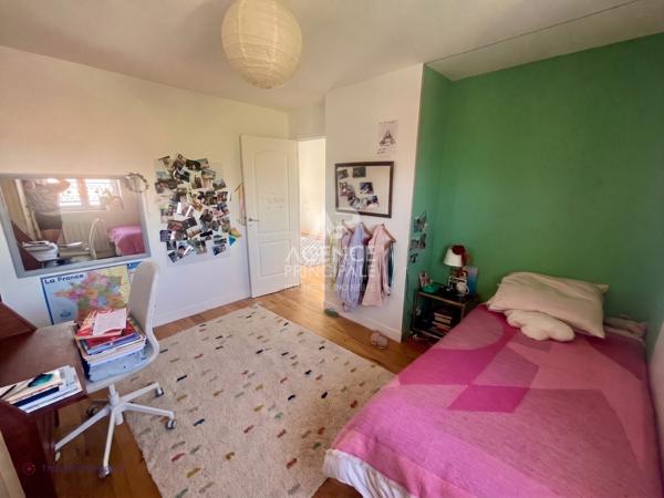 Maison Saint Germain En Laye 6 pièce(s) 140 m2 1 335 000 € **  - Référence  18583