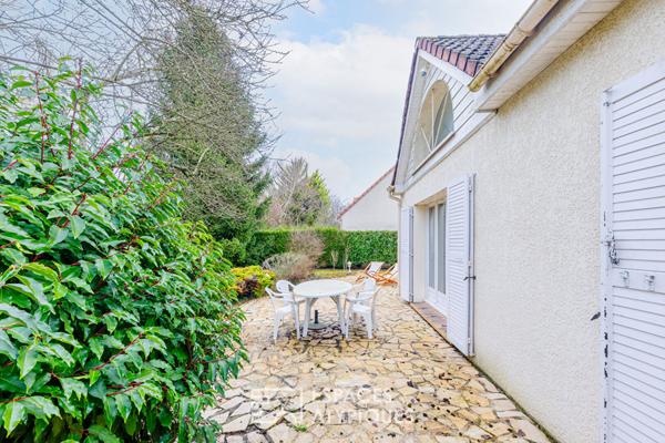 Volumes cathédrale et échappée verte : une signature architecturale à Cergy les Essarts