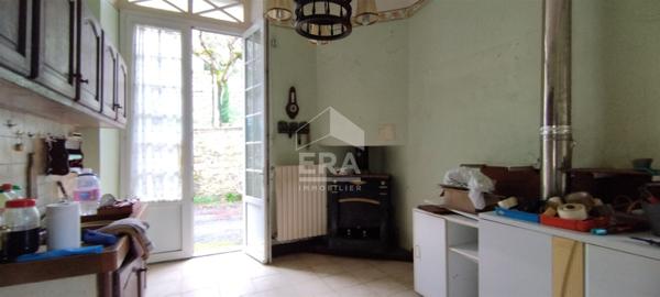 BEL ENSEMBLE DE DEUX MAISONS A RÉNOVER AVEC JARDIN