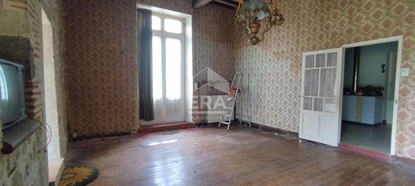 BEL ENSEMBLE DE DEUX MAISONS A RÉNOVER AVEC JARDIN