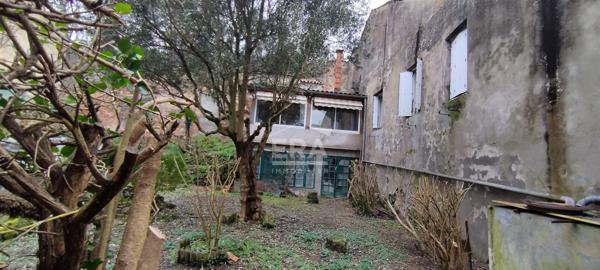 BEL ENSEMBLE DE DEUX MAISONS A RÉNOVER AVEC JARDIN