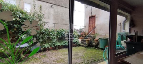 BEL ENSEMBLE DE DEUX MAISONS A RÉNOVER AVEC JARDIN