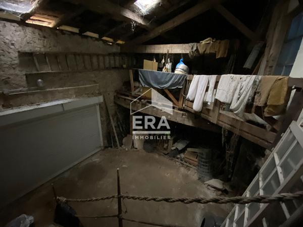 BEL ENSEMBLE DE DEUX MAISONS A RÉNOVER AVEC JARDIN