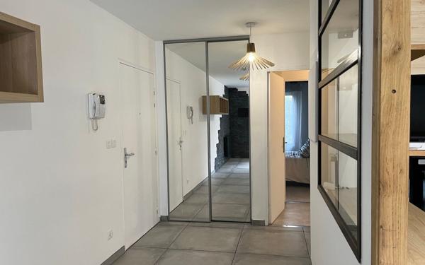 Appartement à louer    3 pièces •  Vaulx-en-Velin