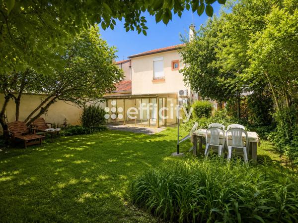 Maison
         5 pièces
        - 122 m² Bien prestige 600 000 € *