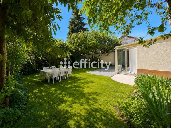 Maison
         5 pièces
        - 122 m² Bien prestige 600 000 € *