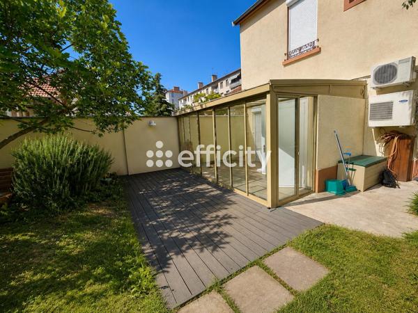 Maison
         5 pièces
        - 122 m² Bien prestige 600 000 € *
