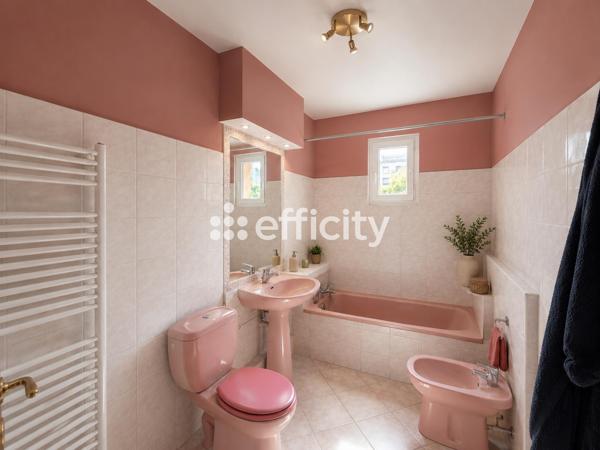 Maison
         5 pièces
        - 122 m² Bien prestige 600 000 € *
