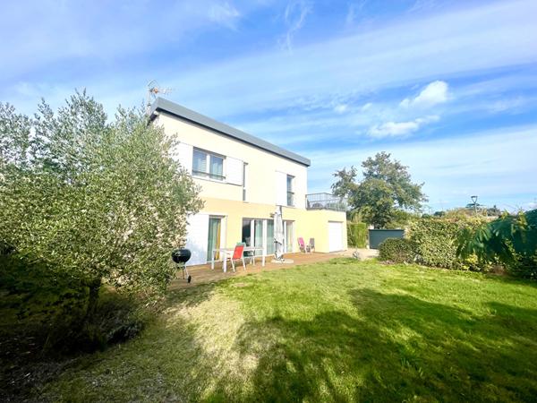 Maison de 6 pièce(s) 132 m2 €599 000 ** - Référence 7624