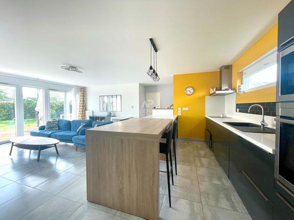 Maison de 6 pièce(s) 132 m2 €599 000 ** - Référence 7624