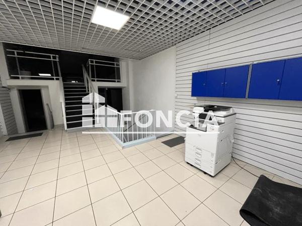 Location Local commercial 4 pièces 101.2 m² - 16 RUE DE LA JUIVERIE Etampes 91150