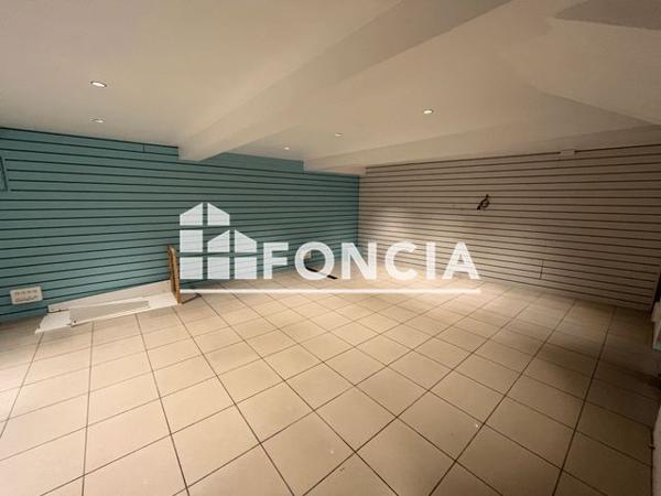 Location Local commercial 4 pièces 101.2 m² - 16 RUE DE LA JUIVERIE Etampes 91150