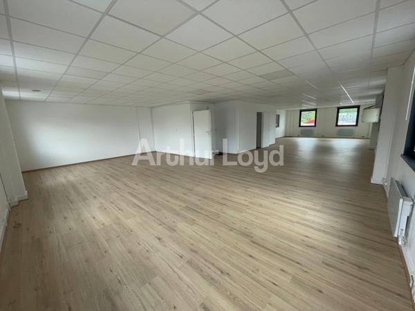 Bureaux à louer à Wasquehal plateau rénové divisible parkings sur site