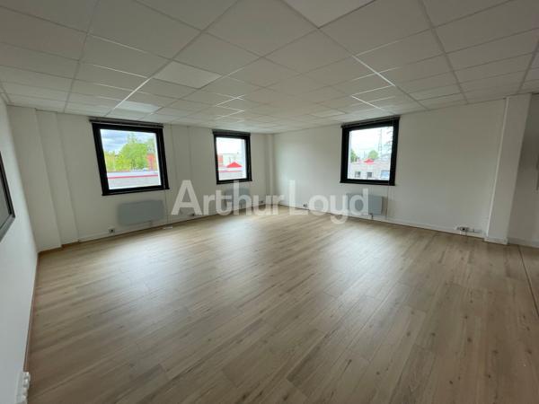 Bureaux à louer à Wasquehal plateau rénové divisible parkings sur site