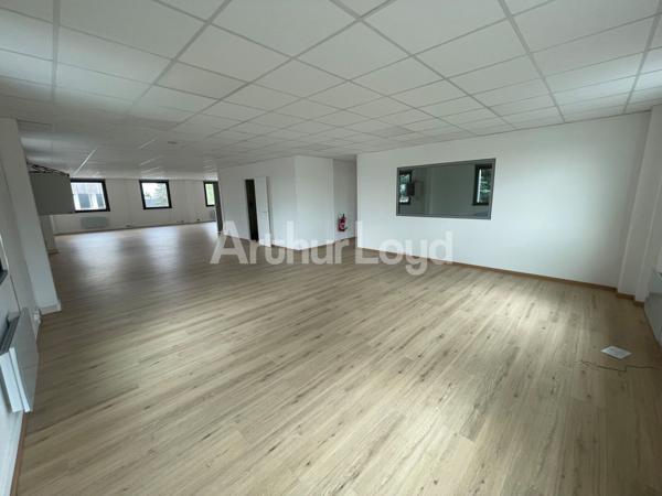 Bureaux à louer à Wasquehal plateau rénové divisible parkings sur site