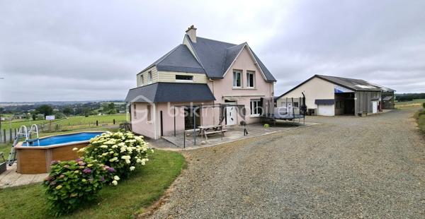 Rare sur le marché, cette propriété offre un ensemble immobilier complet alliant confort de vie, activité professionnelle et importantes capacités de stockage.
La maison principale développe environ 200 m² habitables et séduit par ses volumes généreux. Dès l'entrée, vous découvrirez un vaste hall agrémenté d'un espace bar. La pièce de vie de près de 60 m² comprend une cuisine aménagée et équipée ouverte sur la salle à manger et le salon. Une buanderie complète ce niveau.
L'espace nuit propose 5 belles chambres, dont une au rez-de-chaussée. À l'étage, une superbe chambre de 27 m² équipée d'un espace balnéo bénéficie d'un accès direct à une terrasse panoramique de 50 m² offrant une vue imprenable sur les environs.
Une salle de bains complète ainsi que des WC à chaque niveau.
Le sous-sol comprend un grand garage, une chaufferie et une seconde buanderie.

Un pôle professionnel aux multiples possibilités
Une vaste dépendance à usage professionnel 
Au rez-de-chaussée :
Garages, ateliers, espaces de stockage, pièce de vie, cave à vins.
À l'étage :
Bureaux, salle de réunion, local archives, sanitaires et WC.
Dans son prolongement, un important espace d'entreposage permet de répondre à de nombreux besoins professionnels ou logistiques.
Attenant à la dépendance, un appentis couvert d'environ 260 m²  

Les atouts de la propriété
- Maison principale de 200 m² habitables
- Grande pièce de vie de 60 m²
- 5 chambres dont une de plain-pied
- Suite de 27 m² avec espace balnéo
- Terrasse panoramique de 50 m²
- Sous-sol complet avec garage

Fort potentiel professionnel, artisanal ou de stockage
Ensemble immobilier rare offrant de multiples possibilités d'exploitation