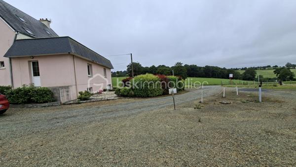 Rare sur le marché, cette propriété offre un ensemble immobilier complet alliant confort de vie, activité professionnelle et importantes capacités de stockage.
La maison principale développe environ 200 m² habitables et séduit par ses volumes généreux. Dès l'entrée, vous découvrirez un vaste hall agrémenté d'un espace bar. La pièce de vie de près de 60 m² comprend une cuisine aménagée et équipée ouverte sur la salle à manger et le salon. Une buanderie complète ce niveau.
L'espace nuit propose 5 belles chambres, dont une au rez-de-chaussée. À l'étage, une superbe chambre de 27 m² équipée d'un espace balnéo bénéficie d'un accès direct à une terrasse panoramique de 50 m² offrant une vue imprenable sur les environs.
Une salle de bains complète ainsi que des WC à chaque niveau.
Le sous-sol comprend un grand garage, une chaufferie et une seconde buanderie.

Un pôle professionnel aux multiples possibilités
Une vaste dépendance à usage professionnel 
Au rez-de-chaussée :
Garages, ateliers, espaces de stockage, pièce de vie, cave à vins.
À l'étage :
Bureaux, salle de réunion, local archives, sanitaires et WC.
Dans son prolongement, un important espace d'entreposage permet de répondre à de nombreux besoins professionnels ou logistiques.
Attenant à la dépendance, un appentis couvert d'environ 260 m²  

Les atouts de la propriété
- Maison principale de 200 m² habitables
- Grande pièce de vie de 60 m²
- 5 chambres dont une de plain-pied
- Suite de 27 m² avec espace balnéo
- Terrasse panoramique de 50 m²
- Sous-sol complet avec garage

Fort potentiel professionnel, artisanal ou de stockage
Ensemble immobilier rare offrant de multiples possibilités d'exploitation
