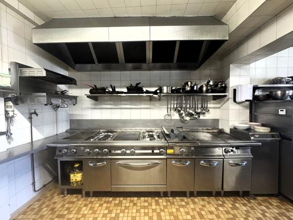 Local Commercial 10 pièces - 350 m²