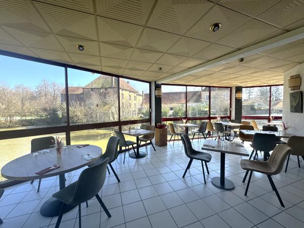 Local Commercial 10 pièces - 350 m²