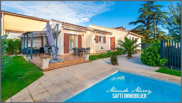 Centre ville Garéoult - commerces et écoles à pied tout en étant au calme sans vis-à-vis - maison plain-pied de 107 m2 habitable - 3 chambres - un garage - piscine et terrain de presque 500 m2 - tout à l'égout - rare à la vente