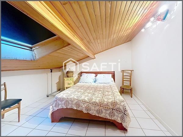 Maison 6 pièces 148 m2 avec terrain constructible de 3889 m2