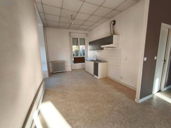 Immeuble à vendre à Vic-sur-Cère dans le Cantal (15800), ref : 059-2050