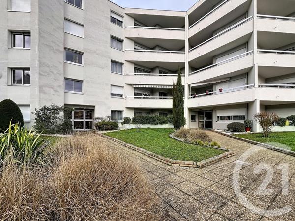 Appartement F3 à vendre  5 pièces - 84,07 m2 RIOM - 63