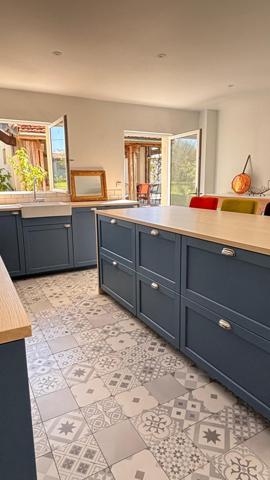 Lot immobilier comprenant une maison 5 chambres + une maison 2 chambres, sur environ 1,1 hectare.