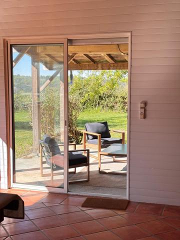 Lot immobilier comprenant une maison 5 chambres + une maison 2 chambres, sur environ 1,1 hectare.