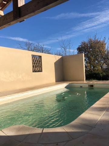 Lot immobilier comprenant une maison 5 chambres + une maison 2 chambres, sur environ 1,1 hectare.