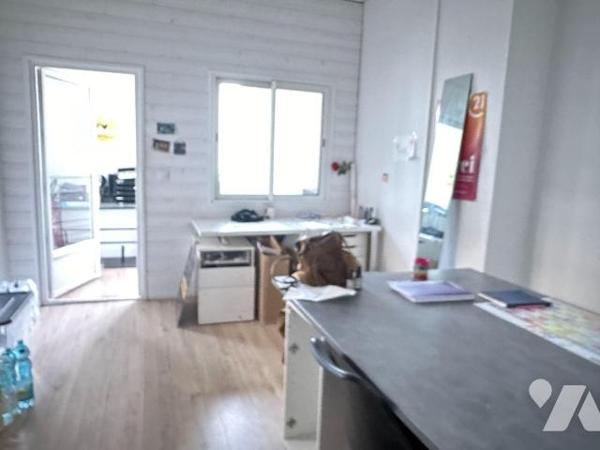 A vendre à LA TESTE DE BUCH (33260) en Gironde, local commercial vide, d'une surface habitable ...