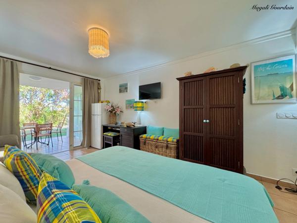 STUDIO RENOVE EN REZ DE JARDIN - ACCES PLAGES & PISCINES – RESIDENCE TYPE RESORT - SAINTE ANNE