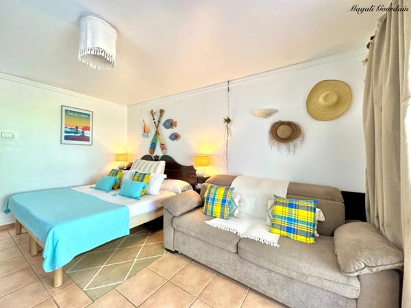 STUDIO RENOVE EN REZ DE JARDIN - ACCES PLAGES & PISCINES – RESIDENCE TYPE RESORT - SAINTE ANNE