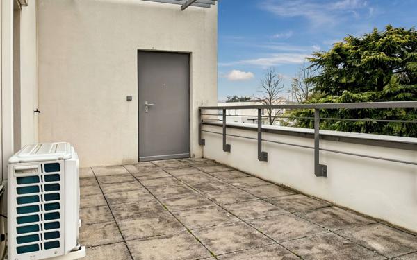 Appartement à vendre    1 pièce • 31,42 m2 Sathonay-Camp