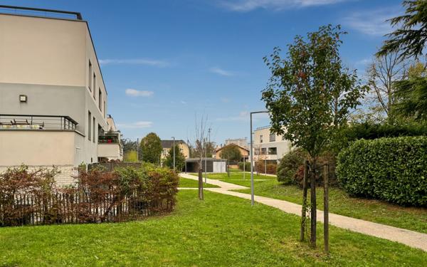 Appartement à vendre    1 pièce • 31,42 m2 Sathonay-Camp