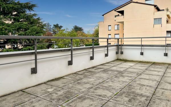 Appartement à vendre    1 pièce • 31,42 m2 Sathonay-Camp