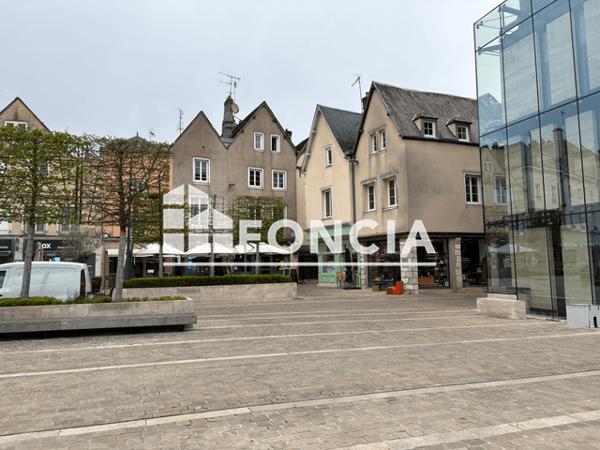 Location Local commercial 4 pièces 100 m² - 30 PLACE DES HALLES Chartres 28000