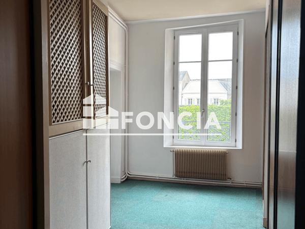Location Local commercial 4 pièces 100 m² - 30 PLACE DES HALLES Chartres 28000