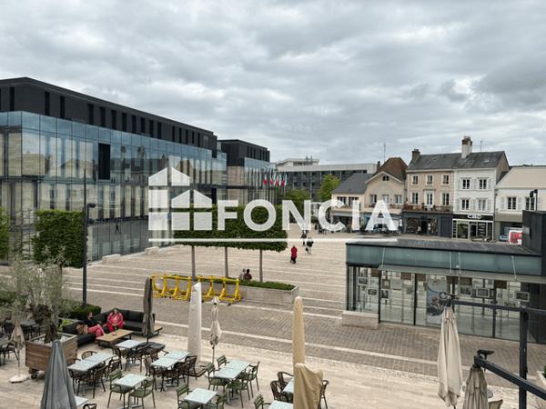Location Local commercial 4 pièces 100 m² - 30 PLACE DES HALLES Chartres 28000