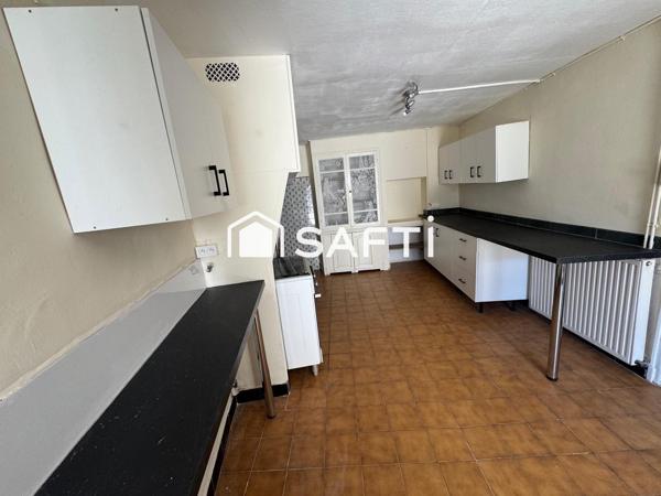 Maison de village avec grange et terrain de loisirs non attenant à Brugairolles 11300