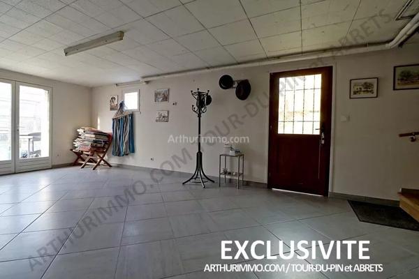 Vente                                                      Maison
                        
                     5 pièces                      107 m2                     à La Tour-du-Pin