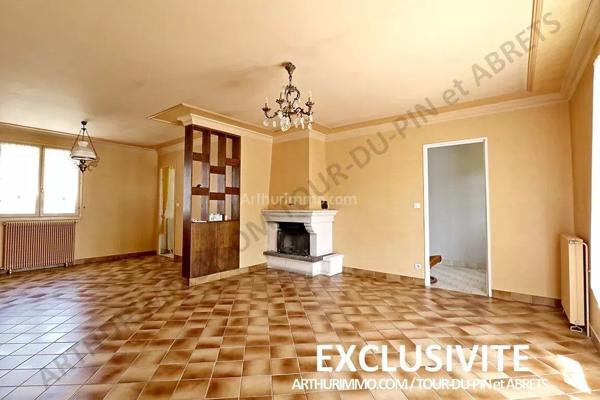 Vente                                                      Maison
                        
                     5 pièces                      107 m2                     à La Tour-du-Pin