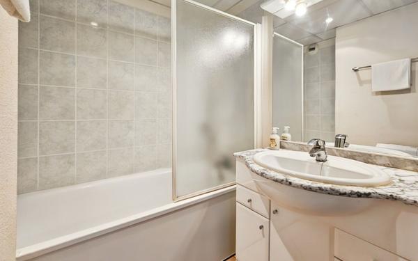 Appartement à vendre    2 pièces • 33 m2 Uzès