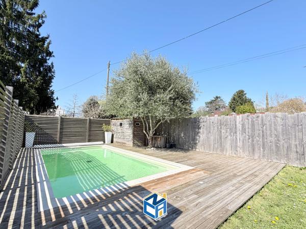 MAISON RÉNOVÉE DES ANNÉES 30 AVEC 4 CHAMBRES - CAVE - JARDIN ET PISCINE CHAUFFÉE