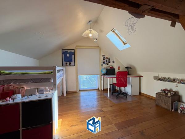 MAISON RÉNOVÉE DES ANNÉES 30 AVEC 4 CHAMBRES - CAVE - JARDIN ET PISCINE CHAUFFÉE